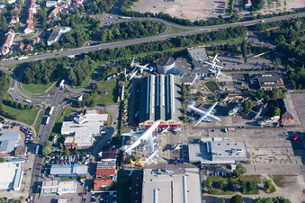 Luftbild von Aussenaustellung von Flugzeugen und Schiffen im Technik Museum Speyer in Speyer im Bundesland Rheinland-Pfalz, Deutschland