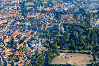 Parkplatz Dom zu Speyer im Bundesland Rheinland-Pfalz, Deutschland