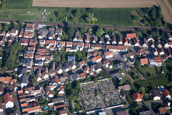Friedhof im Ortsteil Berghausen in Römerberg im Bundesland Rheinland-Pfalz, Deutschland