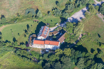 Gebäudekomplex der Hotelanlage Zeiskamer Mühle in Zeiskam im Bundesland Rheinland-Pfalz, Deutschland