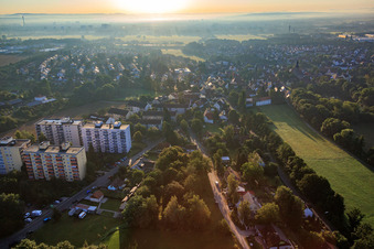 Karl-May-Straße im Ortsteil Frauenaurach in Erlangen im Bundesland Bayern, Deutschland