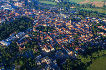 Luftbild von Altstadt von Norden in Erlangen im Bundesland Bayern, Deutschland