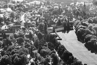 Herzogenauracher Straße vpn W im Ortsteil Frauenaurach in Erlangen im Bundesland Bayern, Deutschland