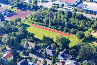Pumptrack Erlangen Frauenaurach und Aschebahn der Grundschule Frauenaurach im Bundesland Bayern, Deutschland
