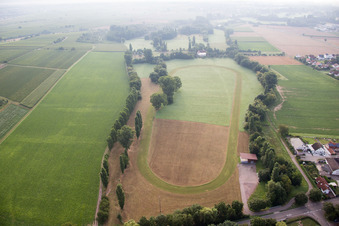 Drohnenaufname von Ortsteil Billigheim in Billigheim-Ingenheim im Bundesland Rheinland-Pfalz, Deutschland