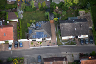 Schrägluftbild von Ortsteil Billigheim in Billigheim-Ingenheim im Bundesland Rheinland-Pfalz, Deutschland
