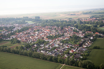 Ortsteil Billigheim in Billigheim-Ingenheim im Bundesland Rheinland-Pfalz, Deutschland aus der Luft