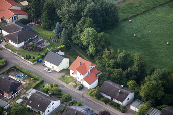 Ortsteil Billigheim in Billigheim-Ingenheim im Bundesland Rheinland-Pfalz, Deutschland vom Flugzeug aus