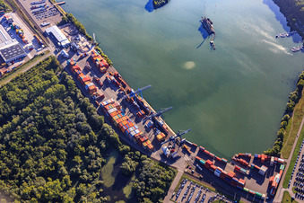 Containerverladung von CONTARGO am Landeshafen Wörth im Ortsteil Maximiliansau in Wörth am Rhein im Bundesland Rheinland-Pfalz, Deutschland