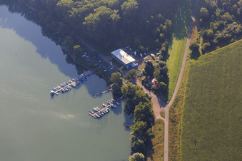 Clubhaus und Stege des Segelclub RKC Wörth e.V. am Landeshafen Wörth im Ortsteil Maximiliansau in Wörth am Rhein im Bundesland Rheinland-Pfalz, Deutschland