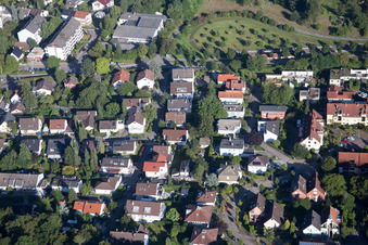 Schrägluftbild von Ortsteil Wolfartsweier in Karlsruhe im Bundesland Baden-Württemberg, Deutschland