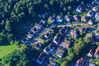 Max-von-Laue-Straße im Ortsteil Wolfartsweier in Karlsruhe im Bundesland Baden-Württemberg, Deutschland