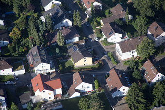 Luftaufnahme von Siedlungsgebiet im Ortsteil Wolfartsweier in Karlsruhe im Bundesland Baden-Württemberg, Deutschland