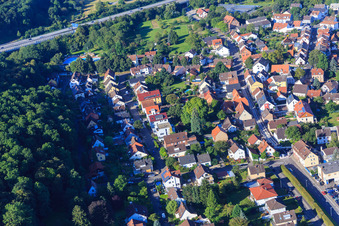 Steinkreuzstraße im Ortsteil Wolfartsweier in Karlsruhe im Bundesland Baden-Württemberg, Deutschland