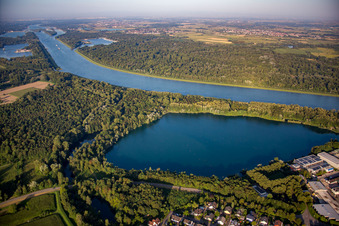 Baggersee im Ortsteil Grauelsbaum in Lichtenau im Bundesland Baden-Württemberg, Deutschland
