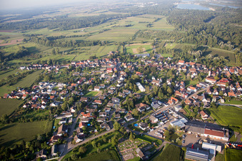 Luftaufnahme von Ortsteil Helmlingen in Rheinau im Bundesland Baden-Württemberg, Deutschland