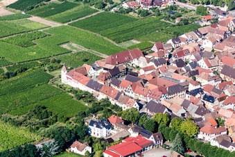 Turm der ehemaligen, historischen Stadtmauer in Saint-Hippolyte in Grand Est im Bundesland Haut-Rhin, Frankreich
