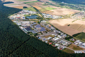 Luftbild von Industrie- und Gewerbegebiet mit IWK Verpackungstechnik GmbH in Stutensee im Ortsteil Blankenloch im Bundesland Baden-Württemberg, Deutschland