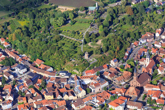 Wartturm und Friedhof Weingarten im Bundesland Baden-Württemberg, Deutschland
