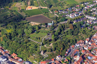 Luftbild von Wartturm und Friedhof Weingarten im Bundesland Baden-Württemberg, Deutschland