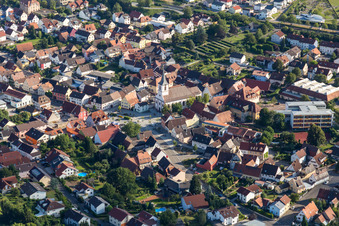 Luftbild von Ortsansicht der Straßen und Häuser der Wohngebiete im Ortsteil Jöhlingen in Walzbachtal im Bundesland Baden-Württemberg, Deutschland