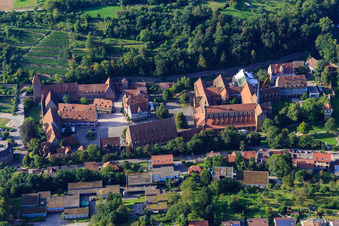 Luftaufnahme von Kloster Maulbronn UNESCO Welterbe im Bundesland Baden-Württemberg, Deutschland