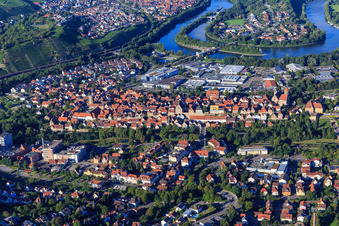 Historische Altstadt vor der Neckarschleife in Besigheim im Bundesland Baden-Württemberg, Deutschland