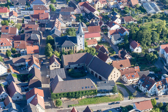 Kirchengebäude der Ev. Kirche in Sulzfeld im Bundesland Baden-Württemberg, Deutschland