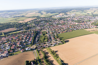 Schrägluftbild von Ortsteil Flehingen in Oberderdingen im Bundesland Baden-Württemberg, Deutschland
