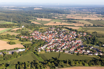 Luftbild von Ortsteil Oberacker in Kraichtal im Bundesland Baden-Württemberg, Deutschland