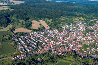 Schrägluftbild von Ortsteil Obergrombach in Bruchsal im Bundesland Baden-Württemberg, Deutschland