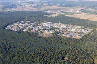 Luftbild von Campus- Gebäude der Universität KIT - Campus Nord (ehemaliges Kernforschungszentrum Karlsruhe) im Ortsteil Leopoldshafen in Eggenstein-Leopoldshafen im Bundesland Baden-Württemberg, Deutschland