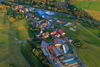 Gehöft eines Bauernhofes Mathäus Muffler Landwirtschaft und Fecht Hydraulik & Maschinen- Service GmbH in Mühlingen im Bundesland Baden-Württemberg, Deutschland