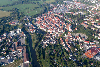 Luftbild von Ortsansicht der Straßen und Häuser der Wohngebiete im Ortsteil Neufra in Riedlingen im Bundesland Baden-Württemberg, Deutschland