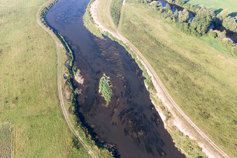 Schrägluftbild von Verlauf der Donau im Ortsteil Hundersingen in Herbertingen im Bundesland Baden-Württemberg, Deutschland