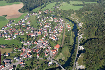 Dorfkern an den Fluß- Uferbereichen der Donau im Ortsteil Gutenstein in Sigmaringen im Bundesland Baden-Württemberg, Deutschland