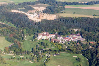 Schrägluftbild von Gelände des Golfplatz Schloss Langenstein - Der Country Club im Ortsteil Orsingen in Orsingen-Nenzingen im Bundesland Baden-Württemberg, Deutschland