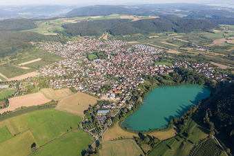 Dorfkern an den See- Uferbereichen des Steisslinger See in Steißlingen im Bundesland Baden-Württemberg, Deutschland