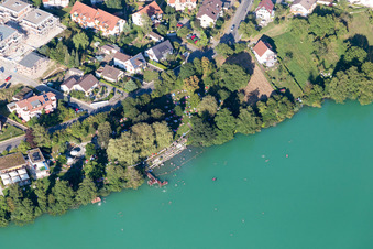 Schwimmer am Freibad Steißlingen am Steißlinger See in Steißlingen im Bundesland Baden-Württemberg, Deutschland
