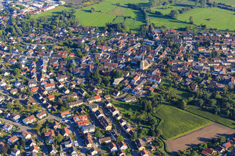 Ortszentrum aus Nordwesten mit St. Nikolaus im Ortsteil Böhringen in Radolfzell am Bodensee im Bundesland Baden-Württemberg, Deutschland