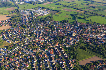 Luftbild von Ortszentrum aus Nordwesten mit St. Nikolaus im Ortsteil Böhringen in Radolfzell am Bodensee im Bundesland Baden-Württemberg, Deutschland