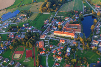 Internat und Klosterkirche St. Bernhard im Kloster Wald im Bundesland Baden-Württemberg, Deutschland von oben gesehen