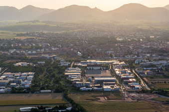 Luftbild von Messplatz im Ortsteil Queichheim in Landau in der Pfalz im Bundesland Rheinland-Pfalz, Deutschland