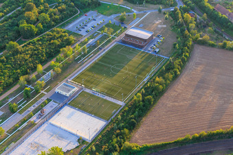 Sportpark Landau mit Sporthalle am Ebenberg und Sportplatz des TSV Landau und der SÜDWESTGIRLS sowie Beachvolleyballfelder in Landau in der Pfalz im Bundesland Rheinland-Pfalz, Deutschland