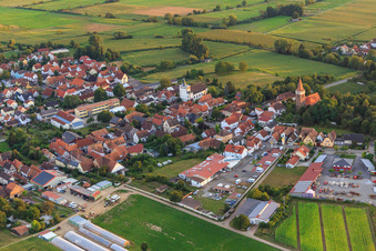 Lettenberghof mit Autohaus Frey GmbH & Co.KG in Minfeld im Bundesland Rheinland-Pfalz, Deutschland