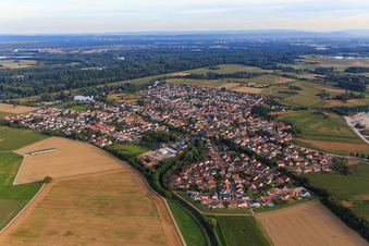 Luftbild von Dorfansicht am Rheindamm aus Norden in Leimersheim im Bundesland Rheinland-Pfalz, Deutschland