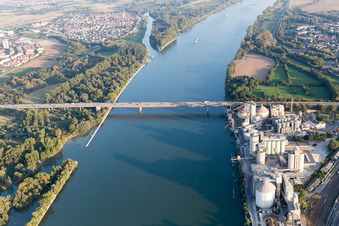 Heidelberg Cement, Autobahnrheinbrücke A60 im Ortsteil Weisenau in Mainz im Bundesland Rheinland-Pfalz, Deutschland