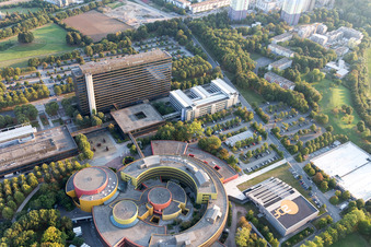 Schrägluftbild von ZDF im Ortsteil Lerchenberg in Mainz im Bundesland Rheinland-Pfalz, Deutschland