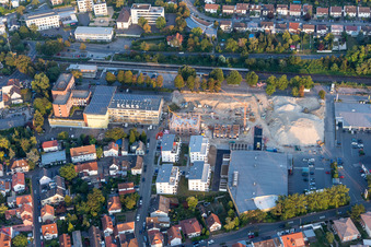Erweiterungs - Neubau - Baustelle an den Gebäuden und Produktionshallen des Werksgelände der Eckes-Granini Deutschland GmbH in Nieder-Olm im Bundesland Rheinland-Pfalz