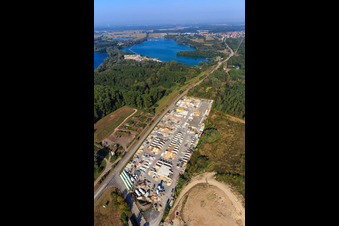 Gartenkies im Ortsteil Neudorf in Graben-Neudorf im Bundesland Baden-Württemberg, Deutschland vom Flugzeug aus